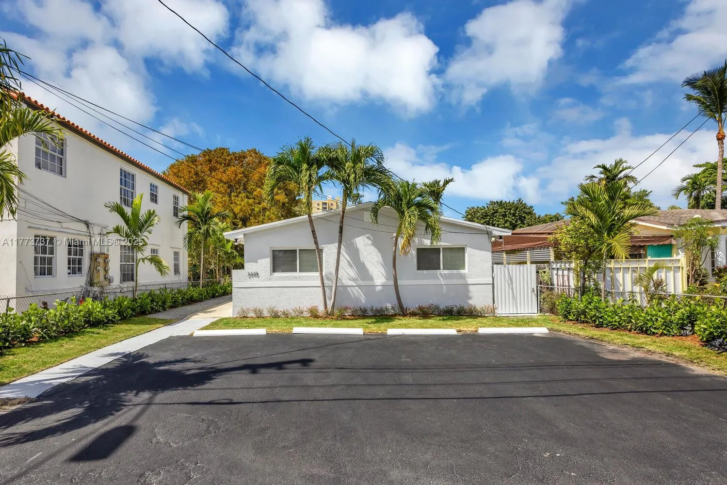 Miami, Florida 33145, United States, 2 Bedrooms Bedrooms, ,1 BathroomBathrooms,Residential,Active,99029