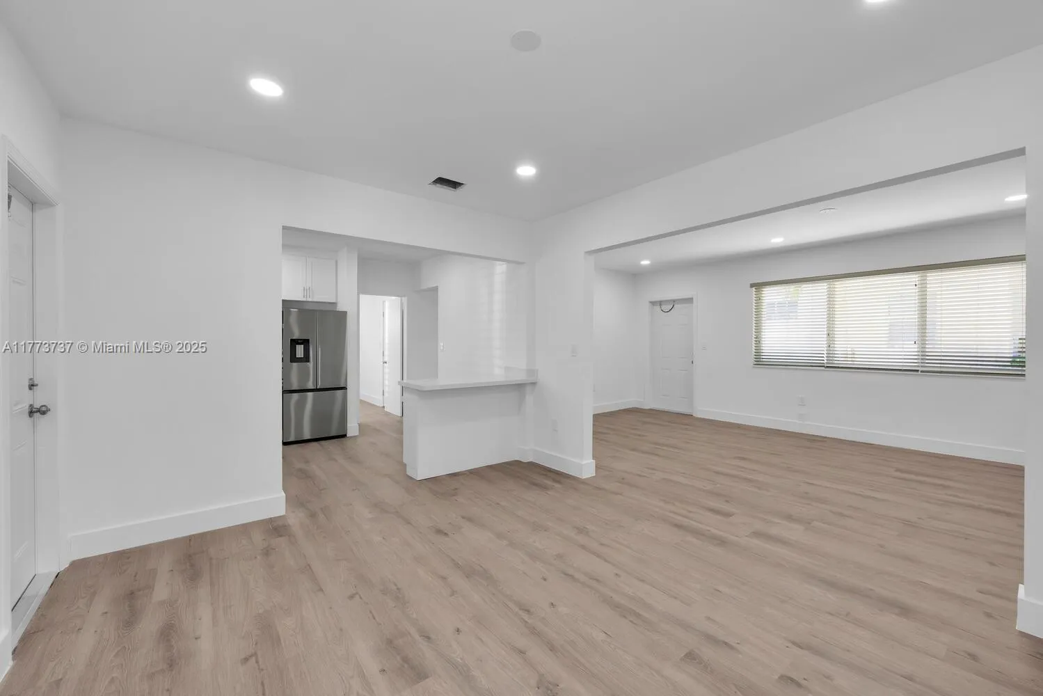 Miami, Florida 33145, United States, 2 Bedrooms Bedrooms, ,1 BathroomBathrooms,Residential,Active,99029