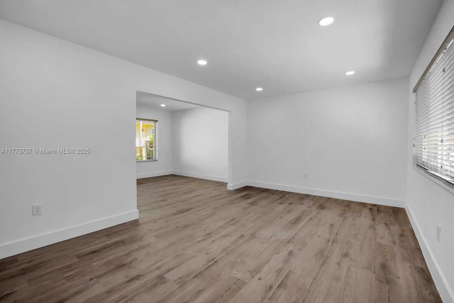 Miami, Florida 33145, United States, 2 Bedrooms Bedrooms, ,1 BathroomBathrooms,Residential,Active,99029