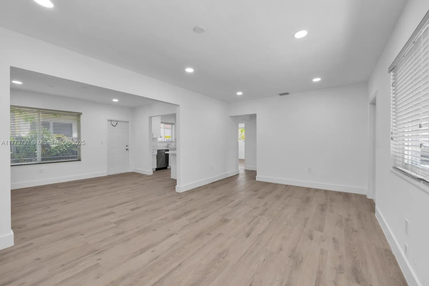 Miami, Florida 33145, United States, 2 Bedrooms Bedrooms, ,1 BathroomBathrooms,Residential,Active,99029