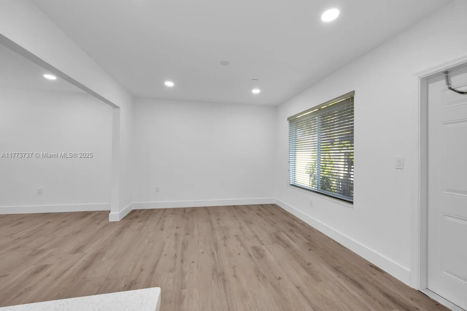 Miami, Florida 33145, United States, 2 Bedrooms Bedrooms, ,1 BathroomBathrooms,Residential,Active,99029