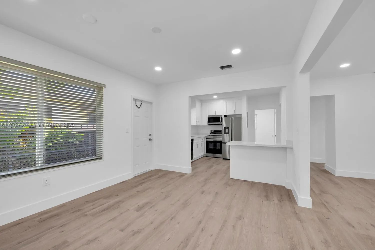 Miami, Florida 33145, United States, 2 Bedrooms Bedrooms, ,1 BathroomBathrooms,Residential,Active,99029