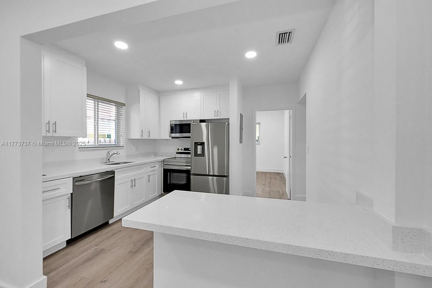 Miami, Florida 33145, United States, 2 Bedrooms Bedrooms, ,1 BathroomBathrooms,Residential,Active,99029