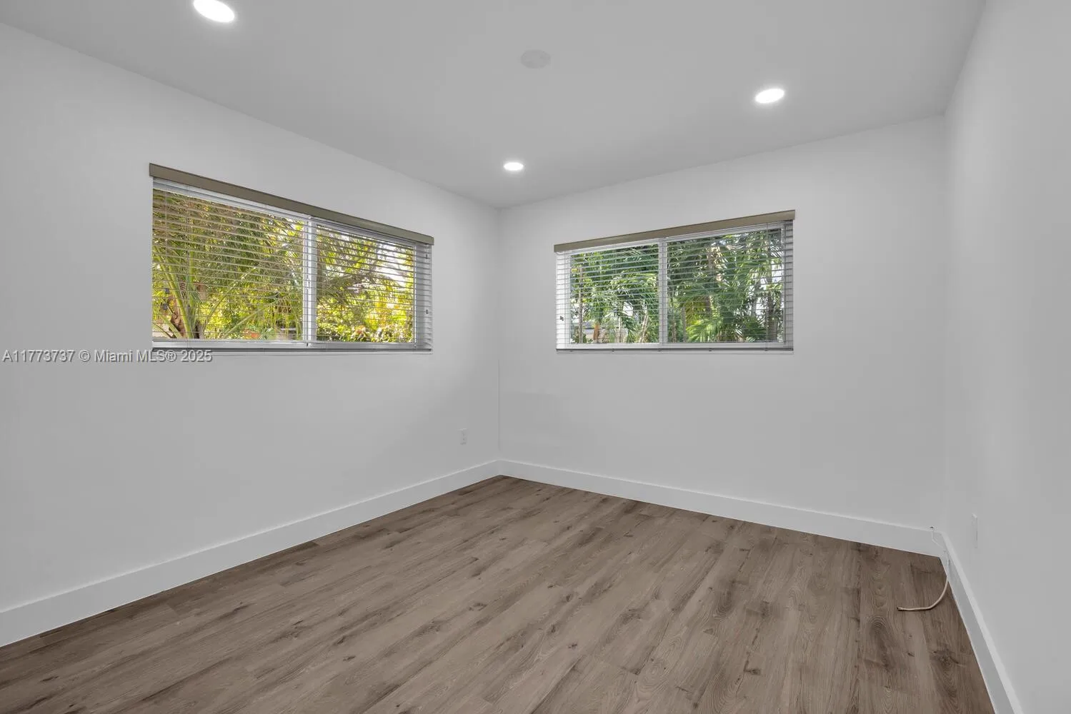 Miami, Florida 33145, United States, 2 Bedrooms Bedrooms, ,1 BathroomBathrooms,Residential,Active,99029