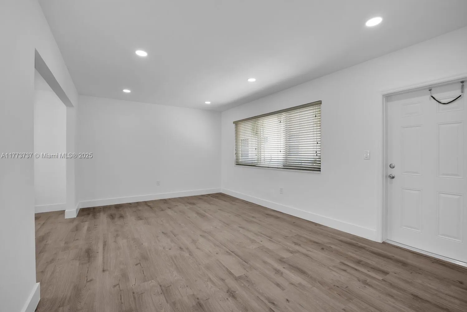 Miami, Florida 33145, United States, 2 Bedrooms Bedrooms, ,1 BathroomBathrooms,Residential,Active,99029