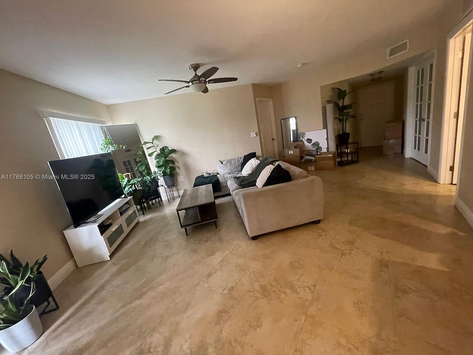 2803 N Oakland Forest Dr 211, Oakland Park, Miami-Dade County, Florida - 2 Bedrooms  
2 Bathrooms - 