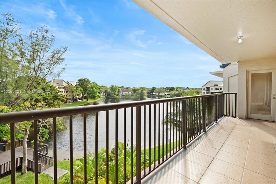 Huge condo with panoramic lake views from the Living room and Master bedroom. The unit has tile floors throughout, and two floors. On the first floor you will have the living, dining and kitchen rooms, plus 1/2 bathroom. The 3 bedrooms and 2 bathrooms are located in the 2nd lower floor. Huge master suite with walking closets. Washer/dryer inside the unit. Freshly painted, ready for occupancy. Condo located in the gated community of Snapper Village, with a lot of amenities such as, tennis court, pool, playground and 24 hours security.