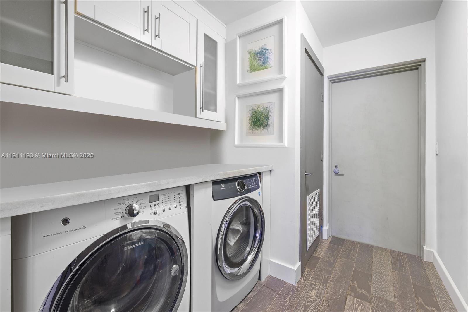 PARAMOUNT BAY CONDO - Residential