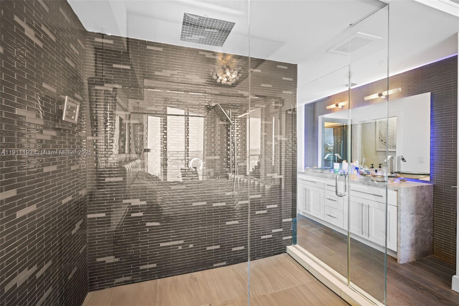 PARAMOUNT BAY CONDO - Residential