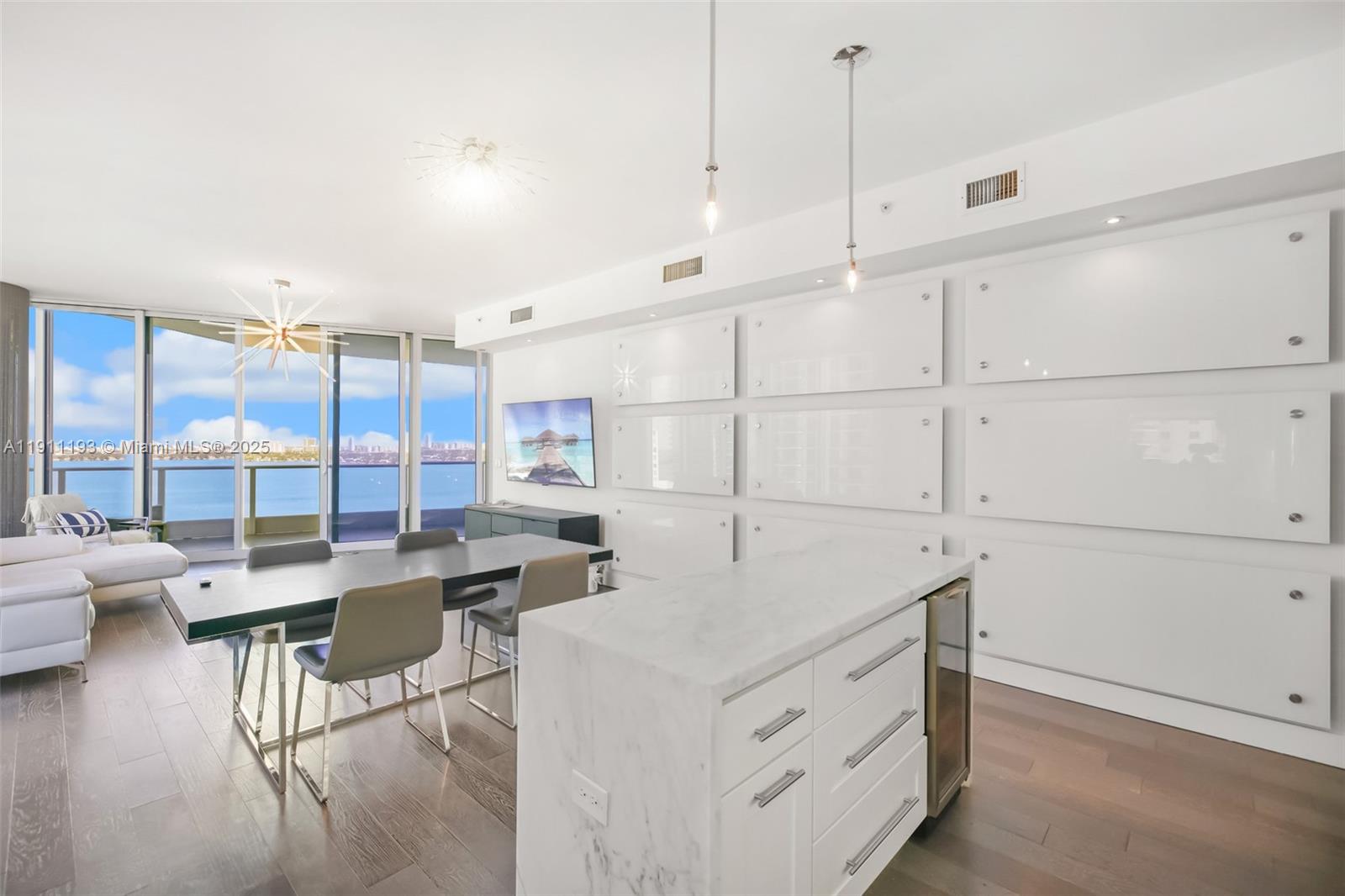 PARAMOUNT BAY CONDO - Residential