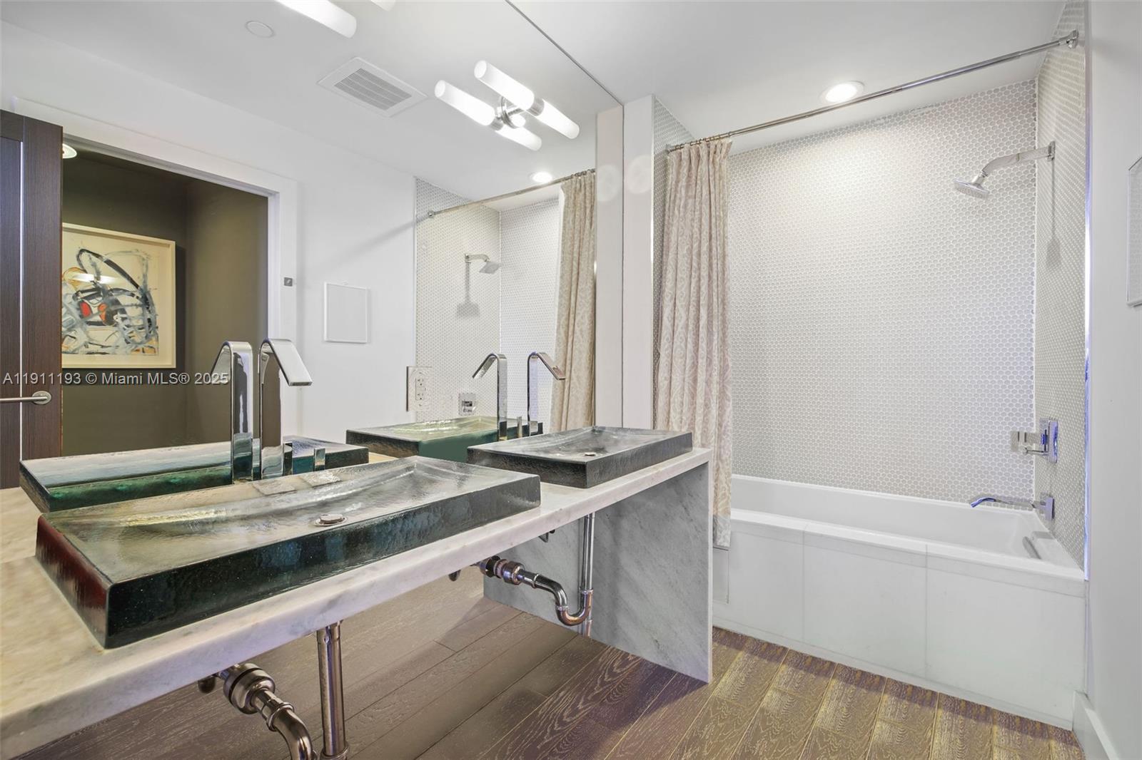 PARAMOUNT BAY CONDO - Residential