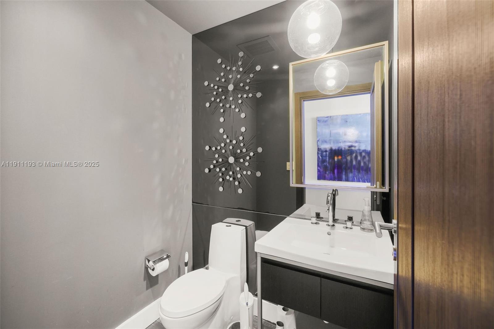 PARAMOUNT BAY CONDO - Residential