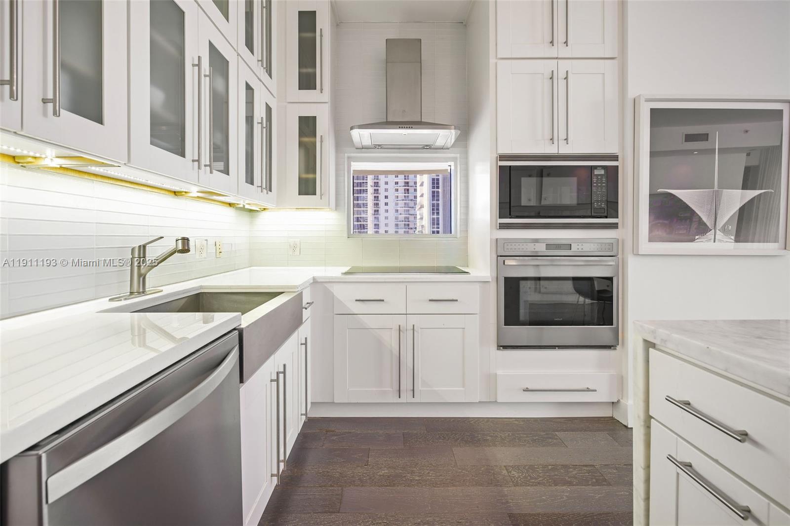 PARAMOUNT BAY CONDO - Residential