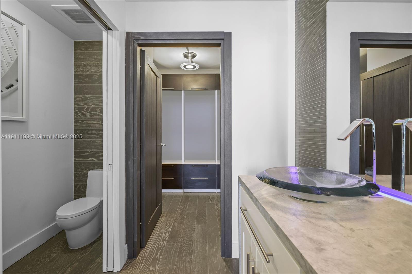 PARAMOUNT BAY CONDO - Residential