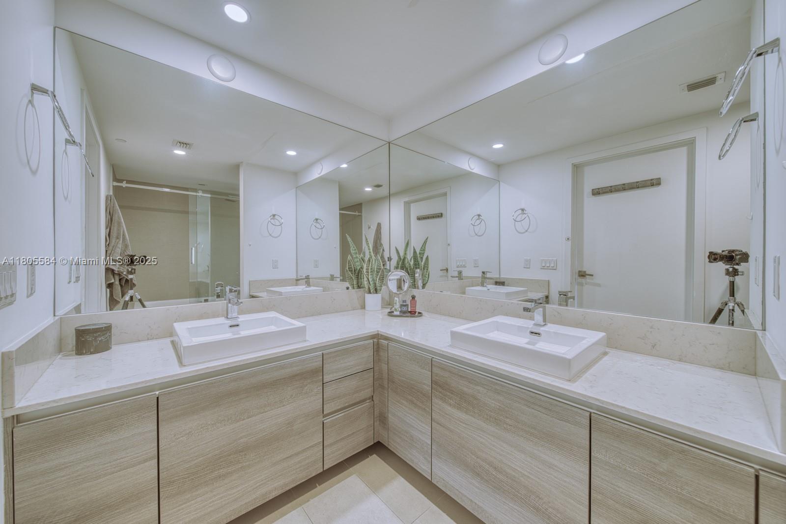 THE BOND (1080 BRICKELL) - Residential