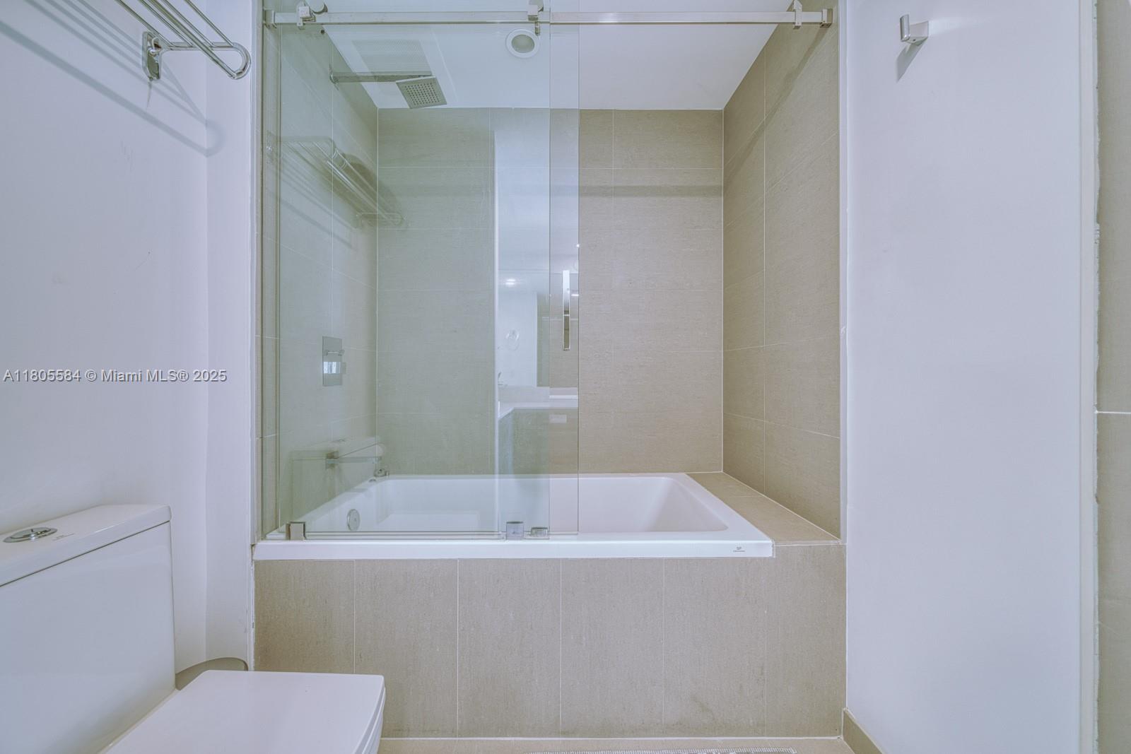 THE BOND (1080 BRICKELL) - Residential