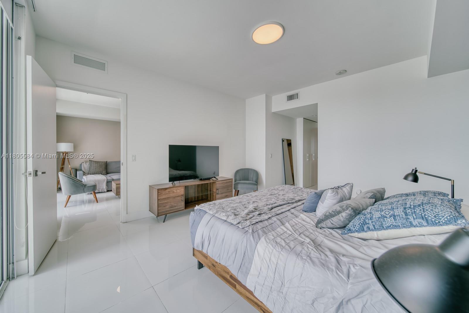 THE BOND (1080 BRICKELL) - Residential