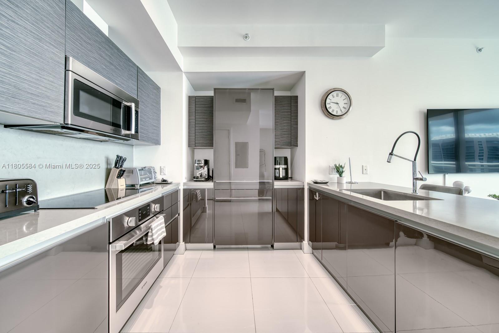 THE BOND (1080 BRICKELL) - Residential