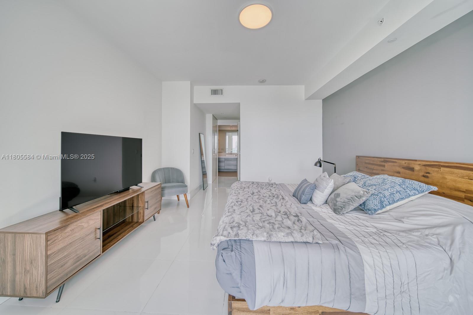THE BOND (1080 BRICKELL) - Residential
