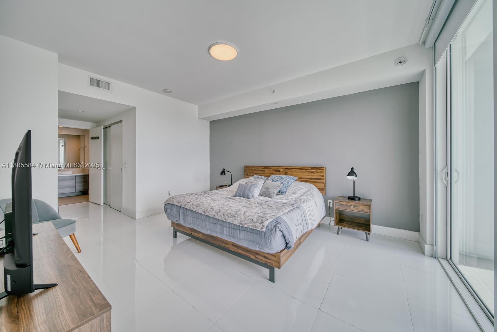 THE BOND (1080 BRICKELL) - Residential
