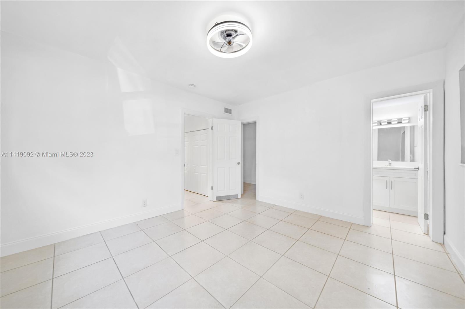 WATERWAY @ HOLLYWOOD BEAC - Residential