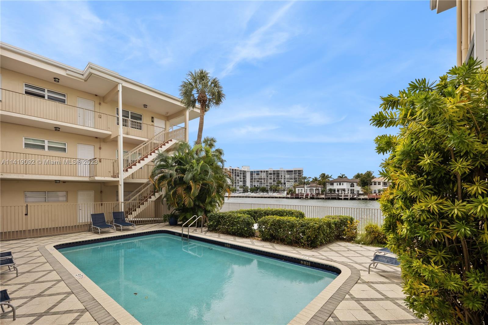 WATERWAY @ HOLLYWOOD BEAC - Residential