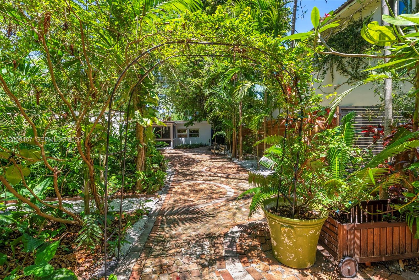 SHERWOOD FOREST - Residential
