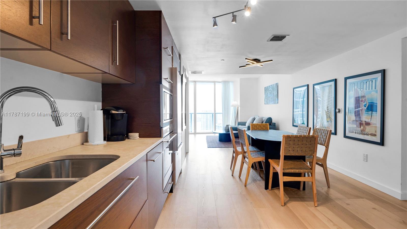 485 Brickell Ave 3911, Miami, Broward County, Florida - 1 Bedrooms  
1 Bathrooms - 