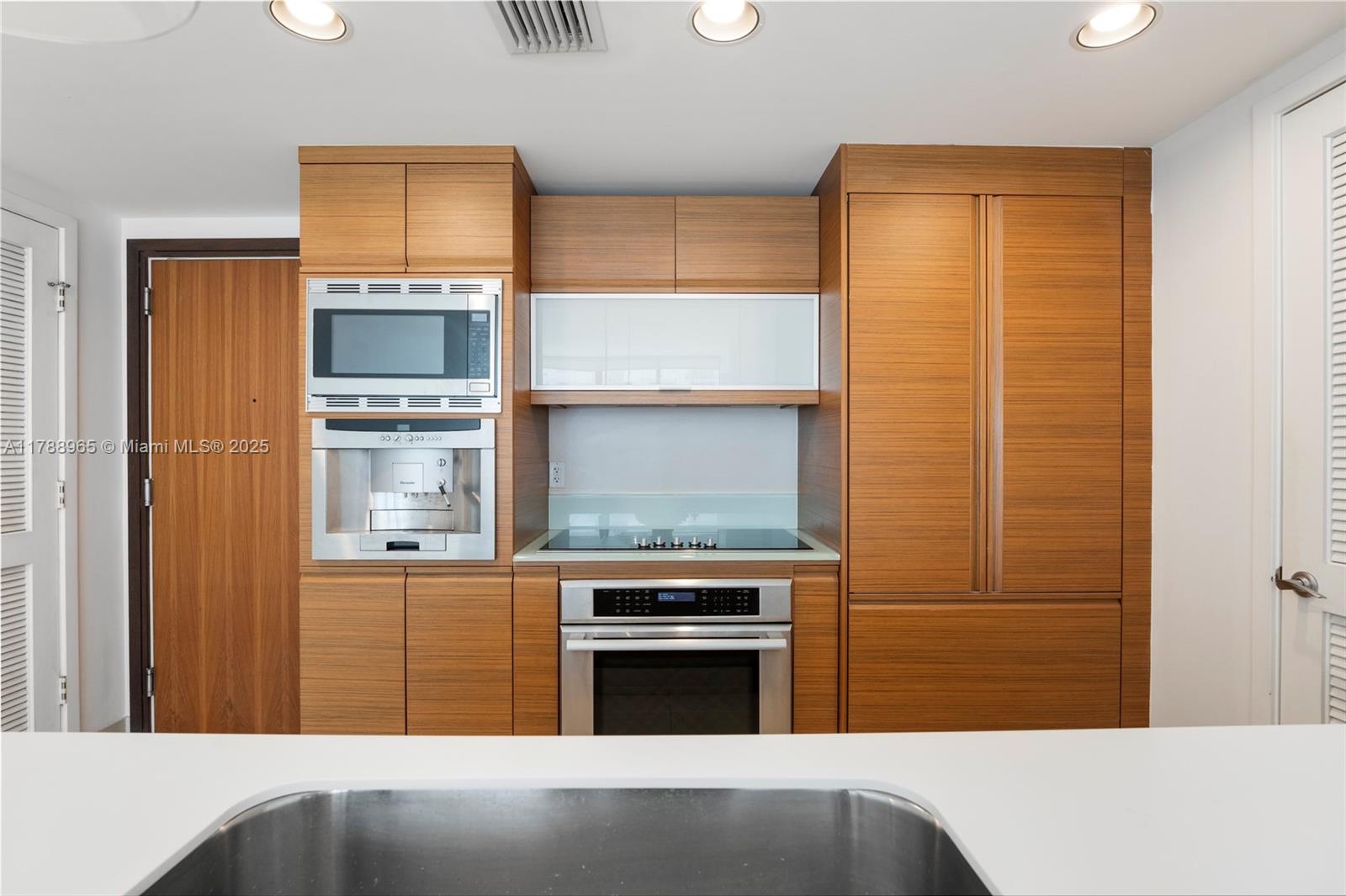 MEI CONDO - Residential