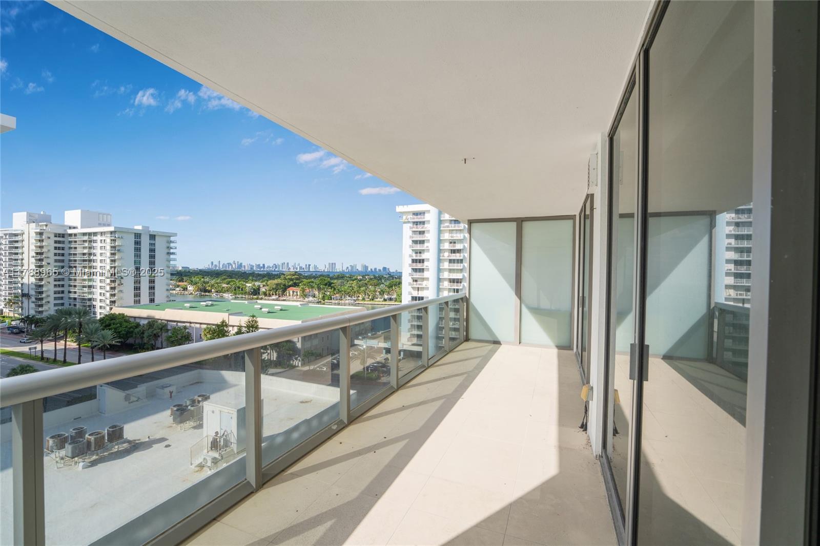 5875 Collins Ave 1006
