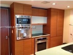 5875 Collins Ave 1006