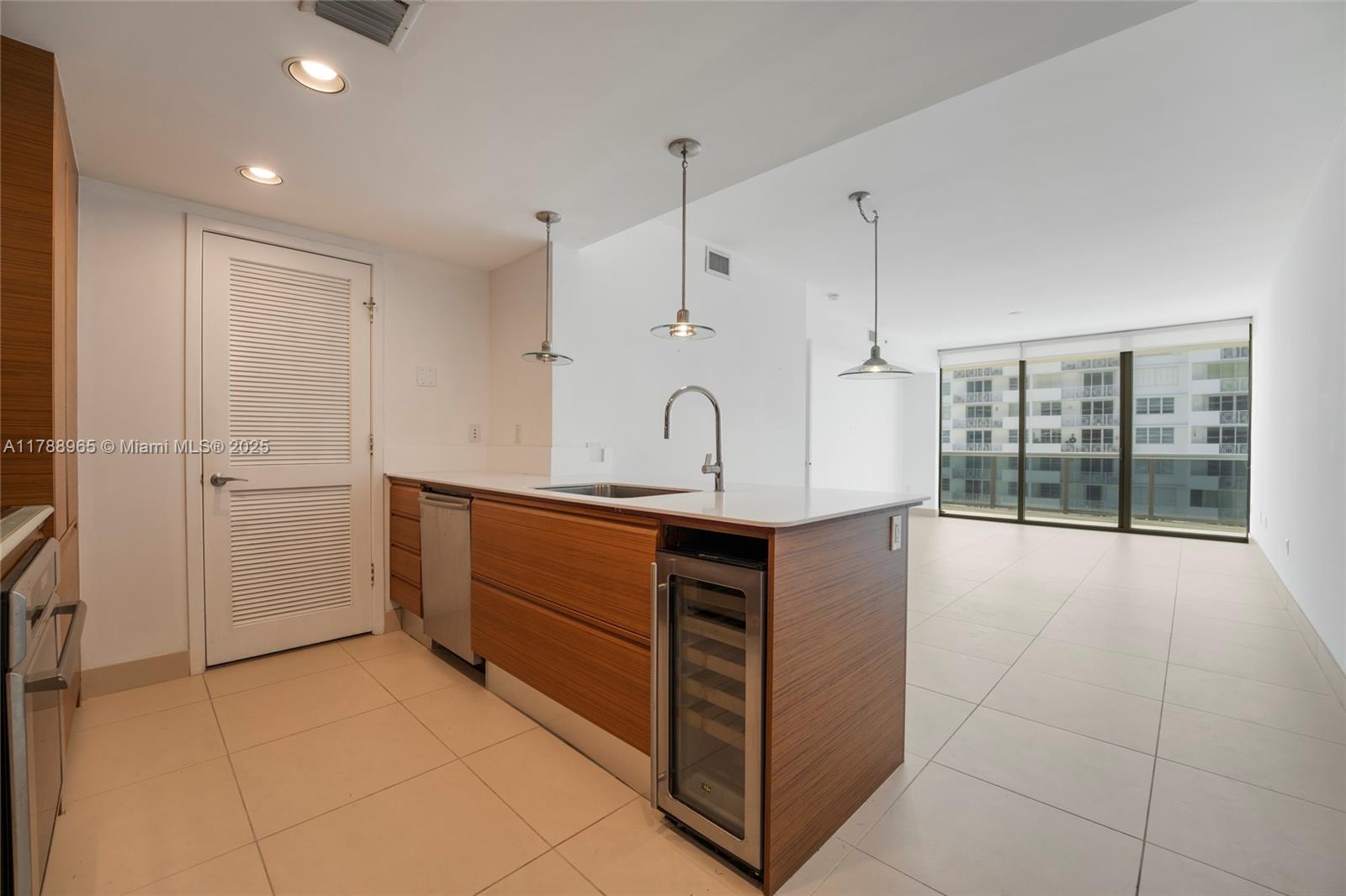 MEI CONDO - Residential