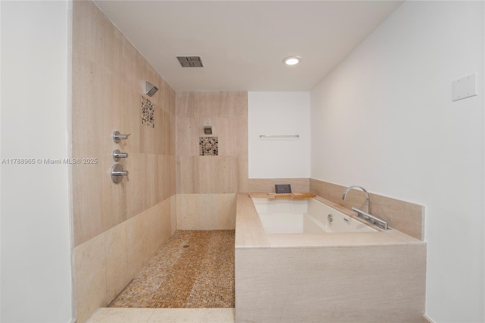 MEI CONDO - Residential