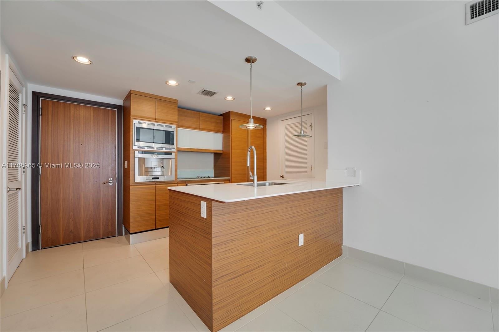 MEI CONDO - Residential