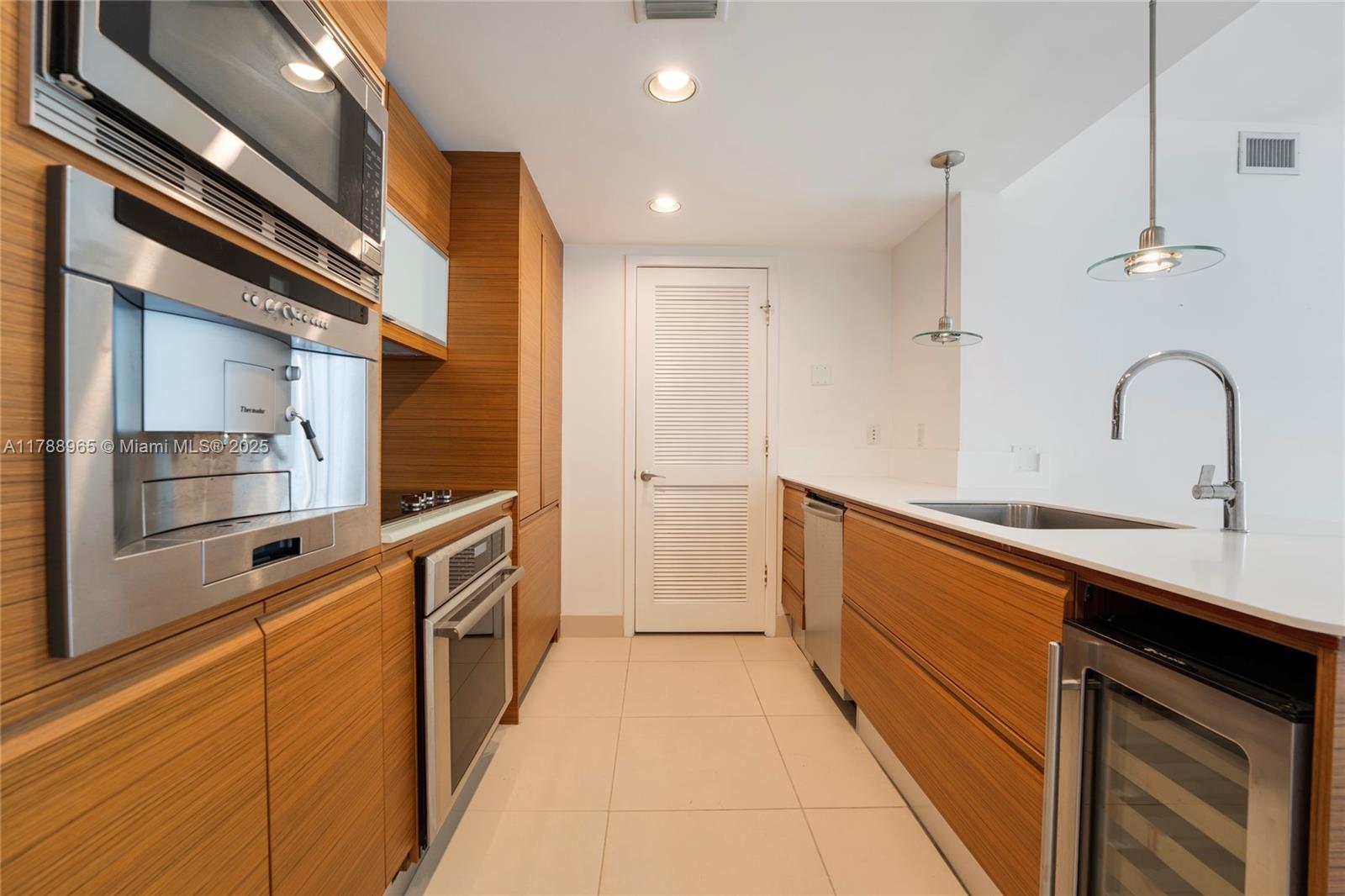 MEI CONDO - Residential