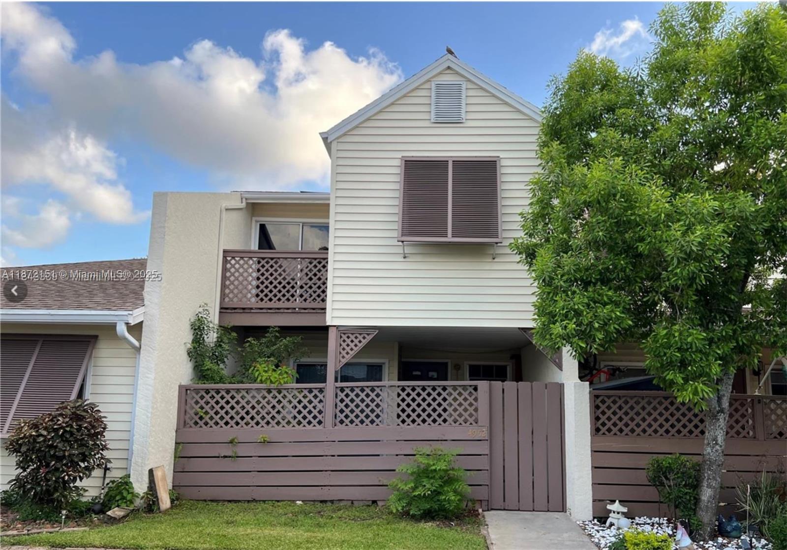 Spacious 2 bedrooms 2 1/2 baths with brand new kitchen and flooring. Community pool and tennis court. Family friendly community.
