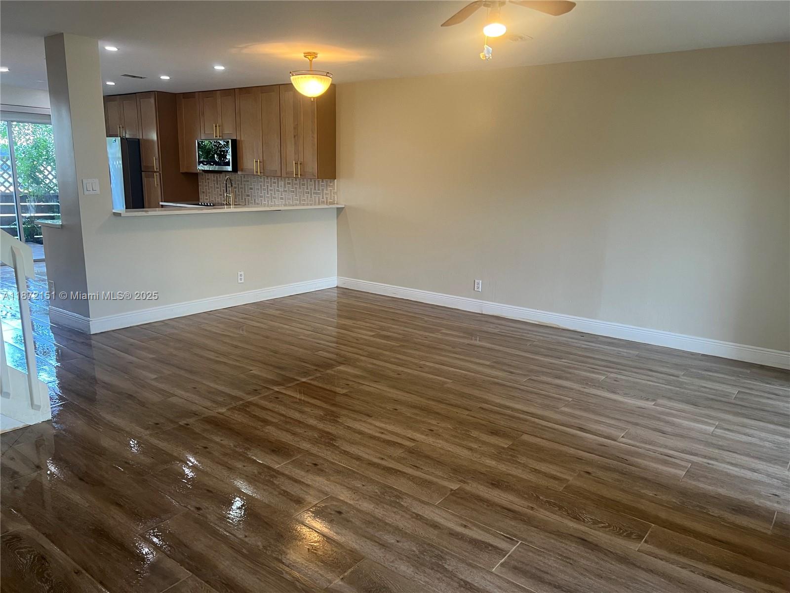 WOODLAKE SHORES - Residential Lease