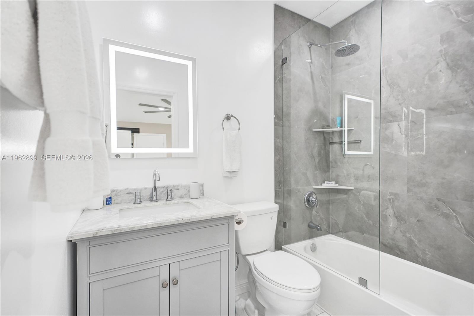 HOLLYWOOD PARK - Residential