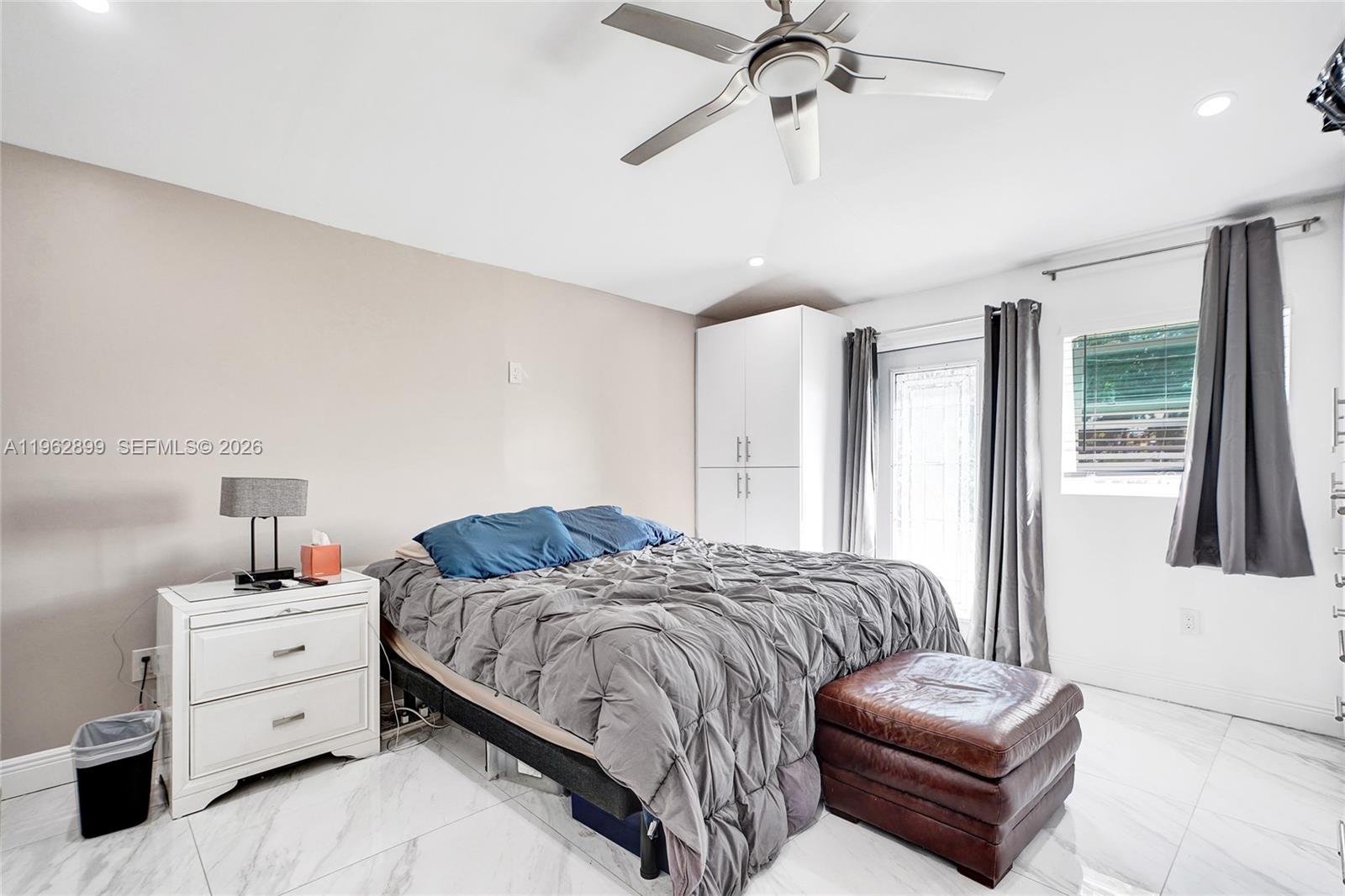 HOLLYWOOD PARK - Residential