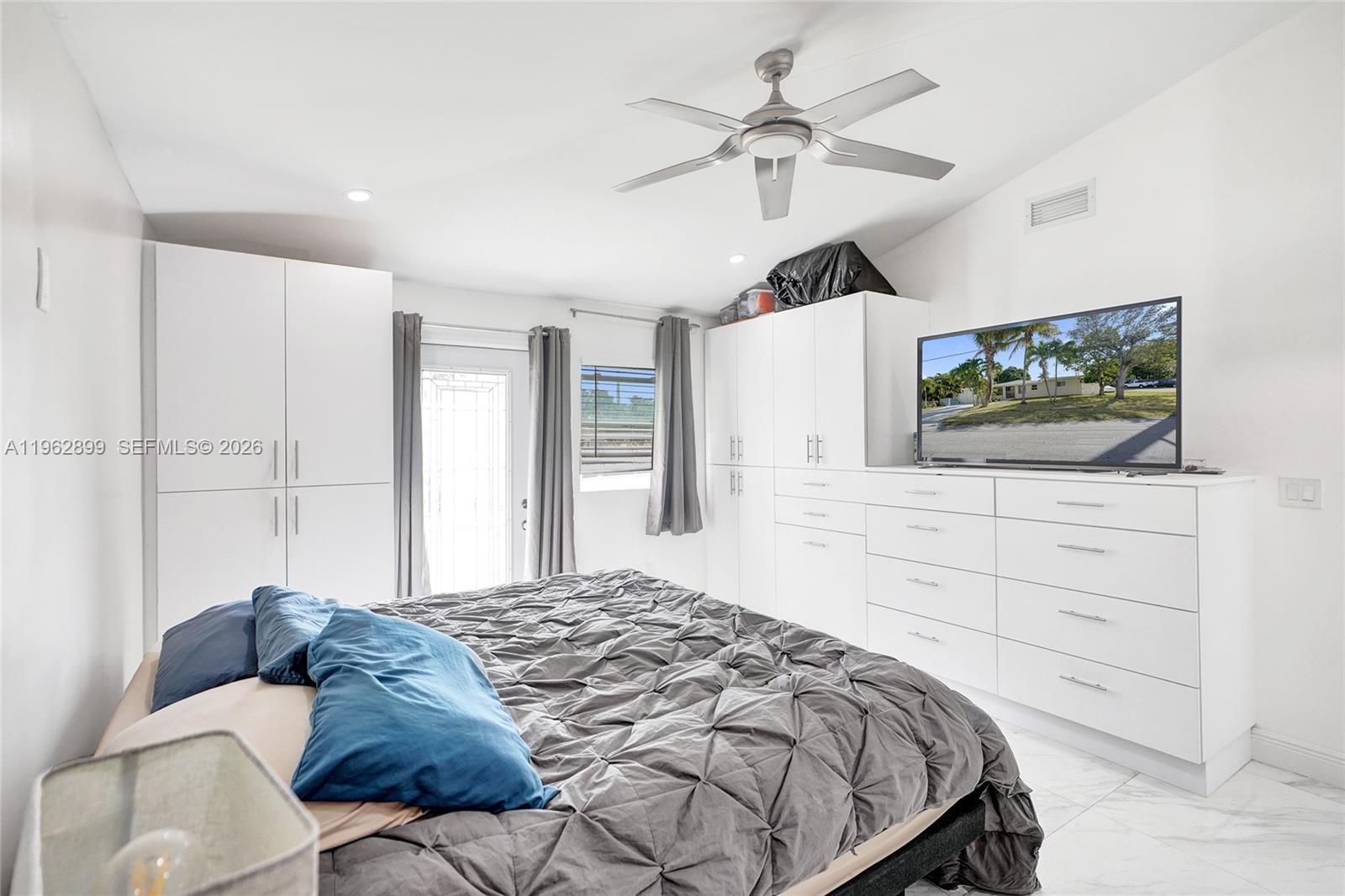 HOLLYWOOD PARK - Residential