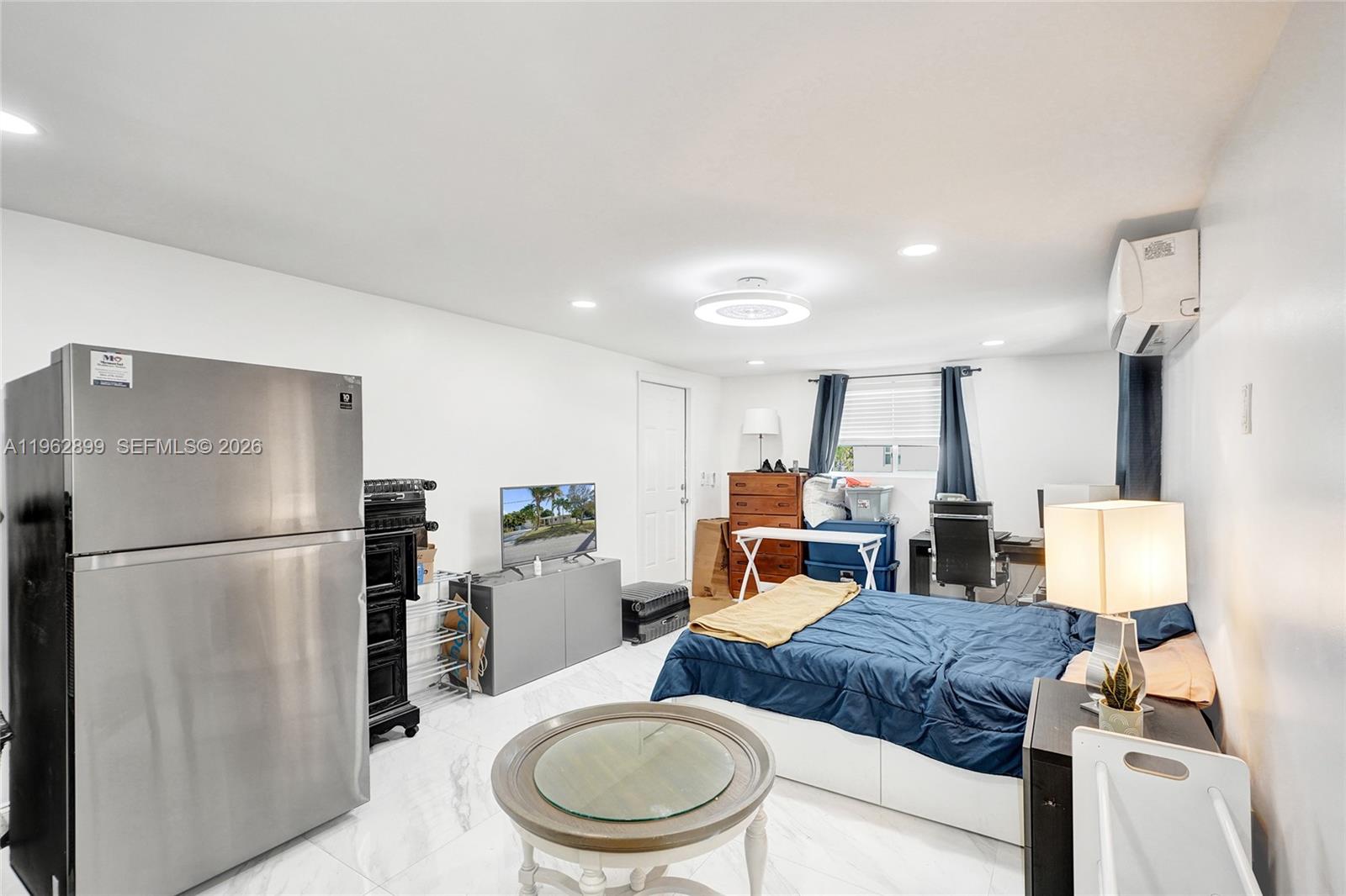 HOLLYWOOD PARK - Residential