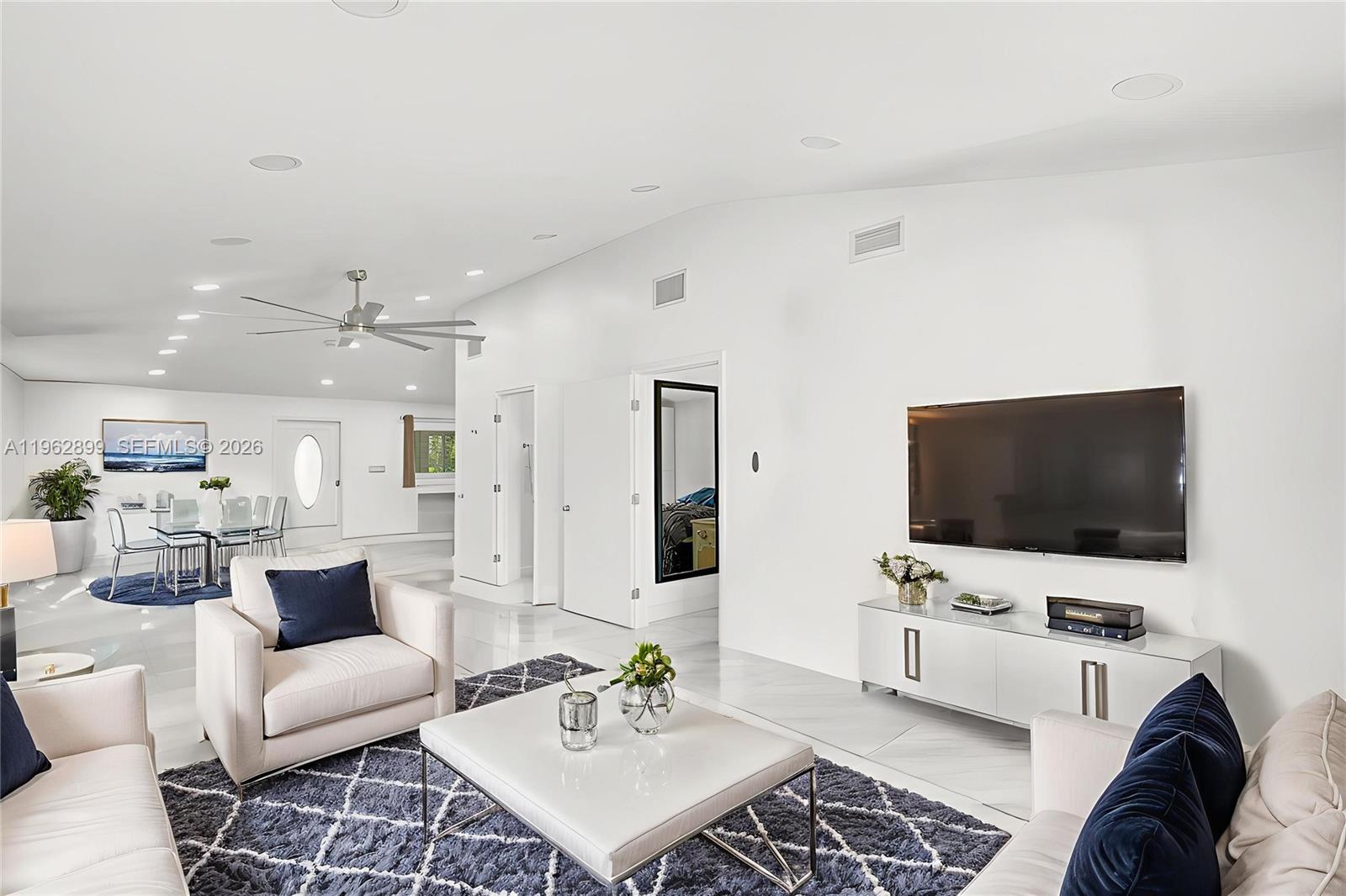 HOLLYWOOD PARK - Residential