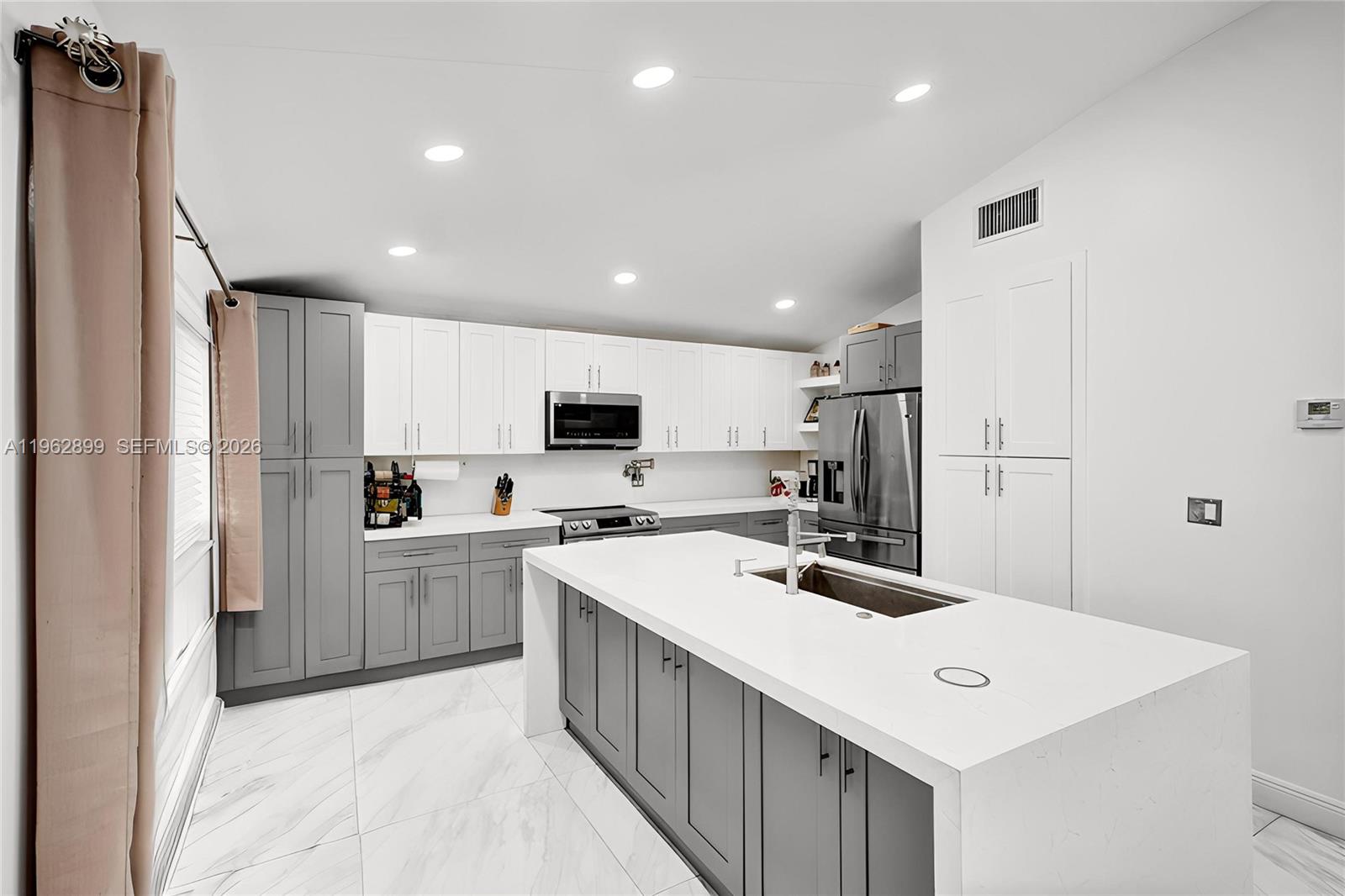 HOLLYWOOD PARK - Residential