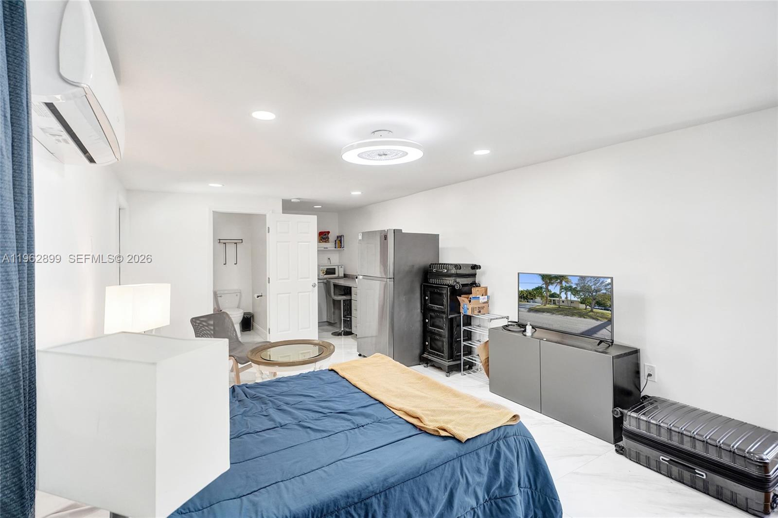 HOLLYWOOD PARK - Residential