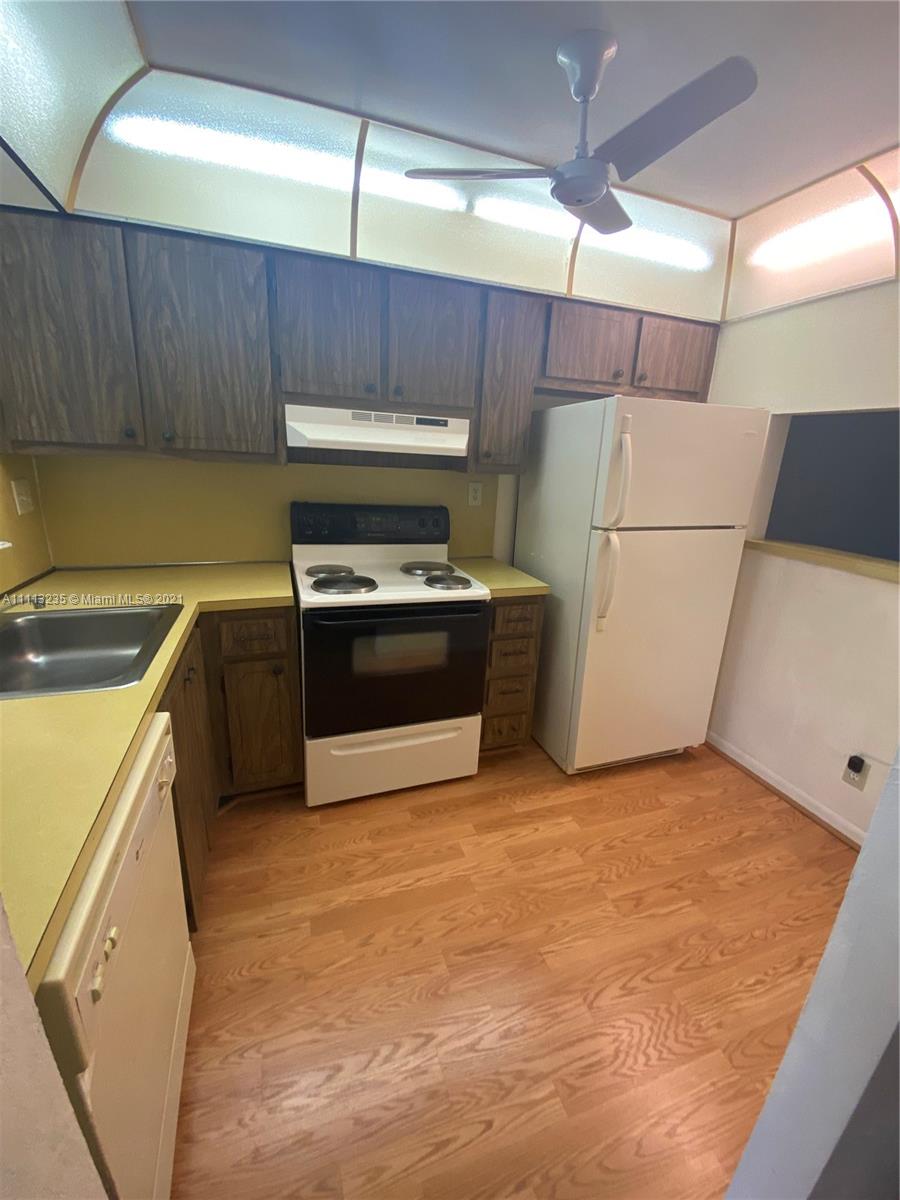 SUNRISE LAKES 120 CONDO - Residential