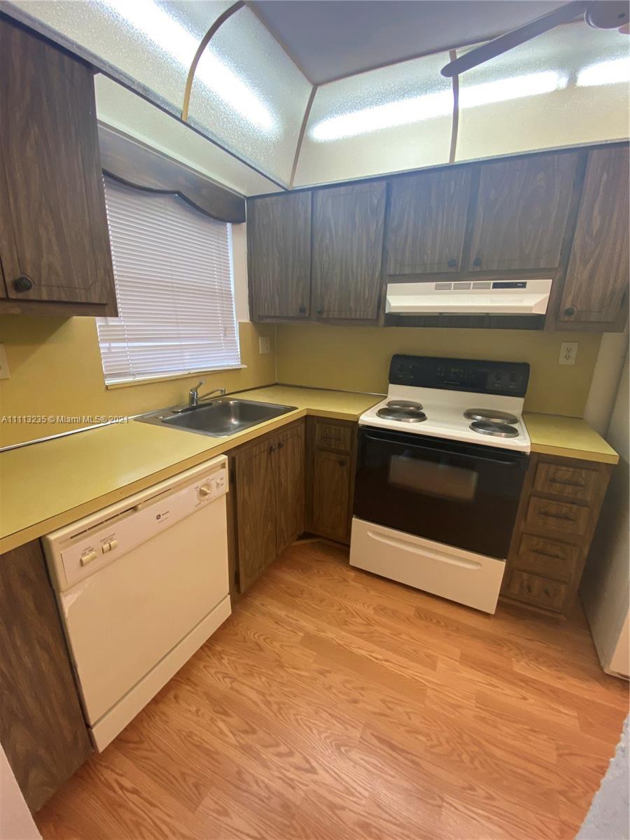 SUNRISE LAKES 120 CONDO - Residential