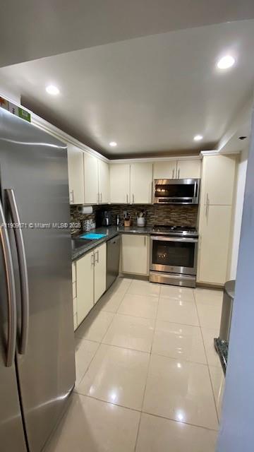 PARK PLACE CONDOMINIUM - Residential Lease