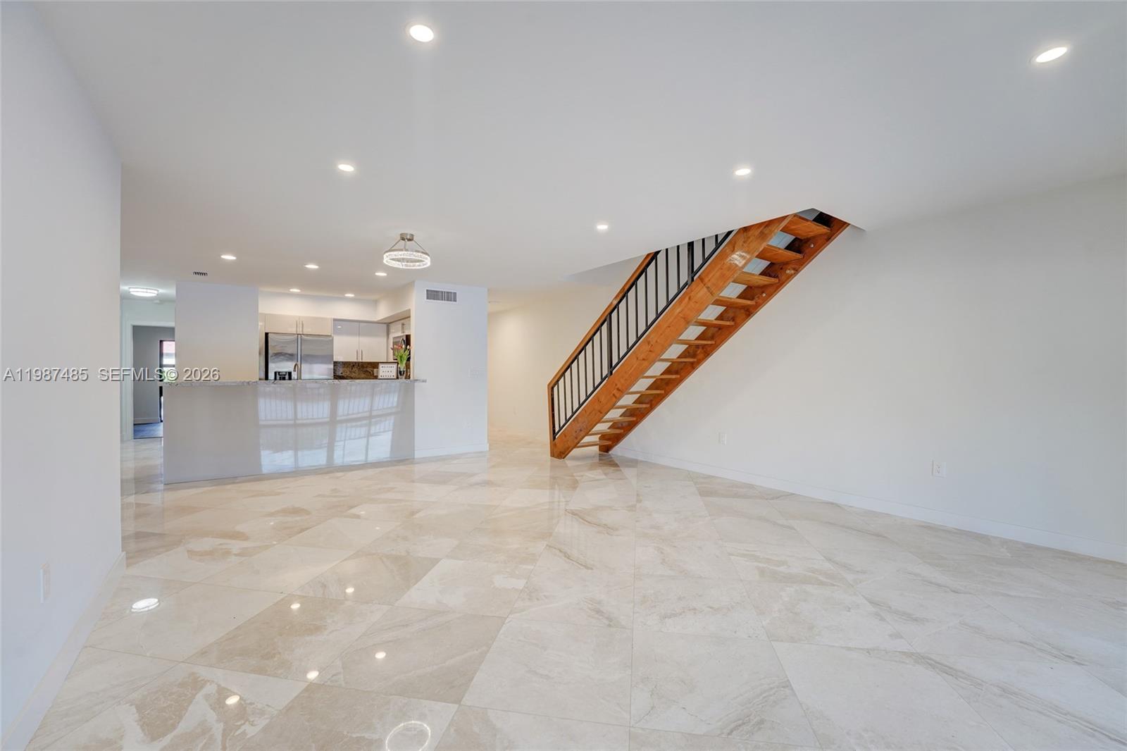 MIAMI LAKES - LAKE SANDRA - Residential Lease