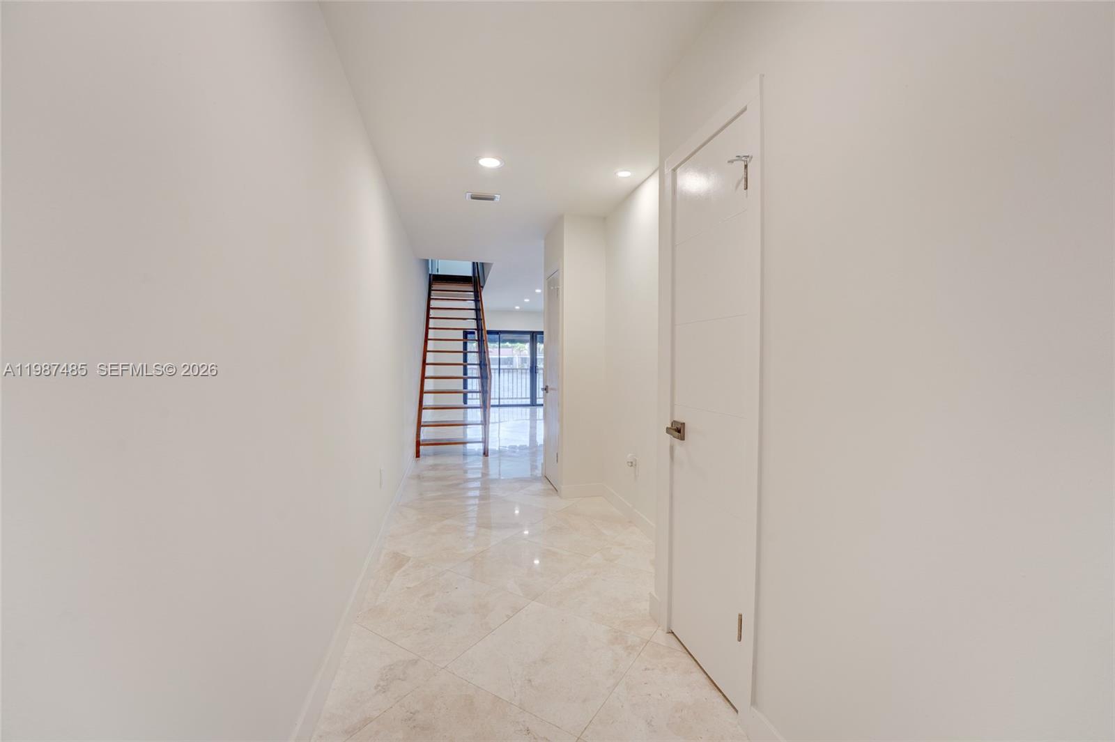 MIAMI LAKES - LAKE SANDRA - Residential Lease