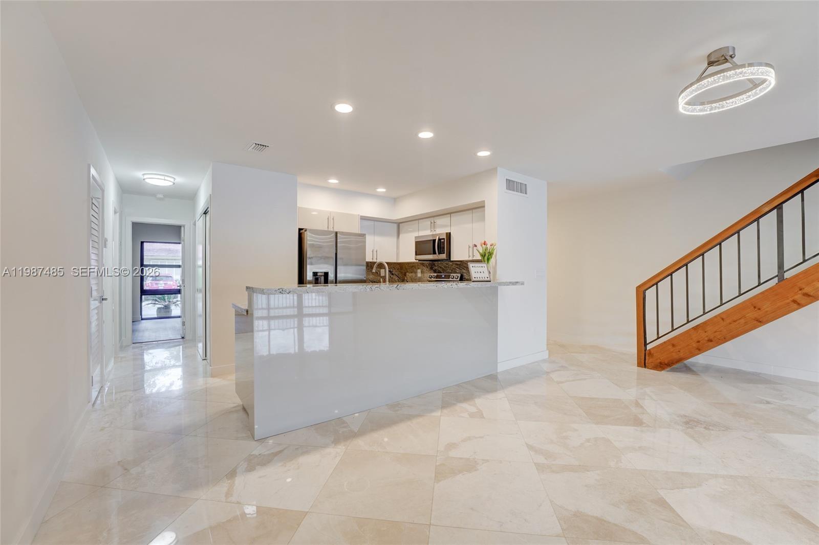 MIAMI LAKES - LAKE SANDRA - Residential Lease